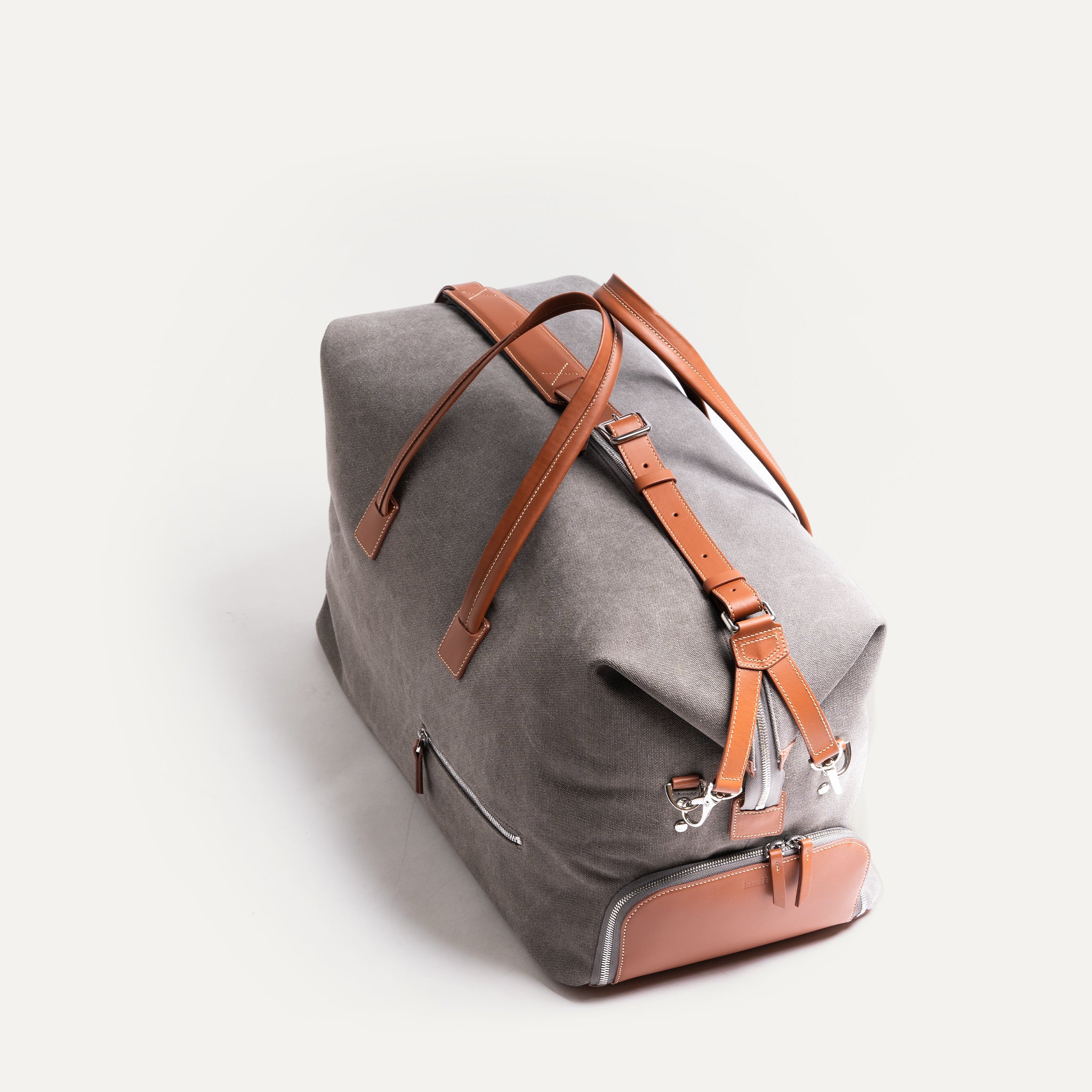 Un format très compact pour notre sac de voyage Remington lundi : des lignes épurées pour un design minimaliste.