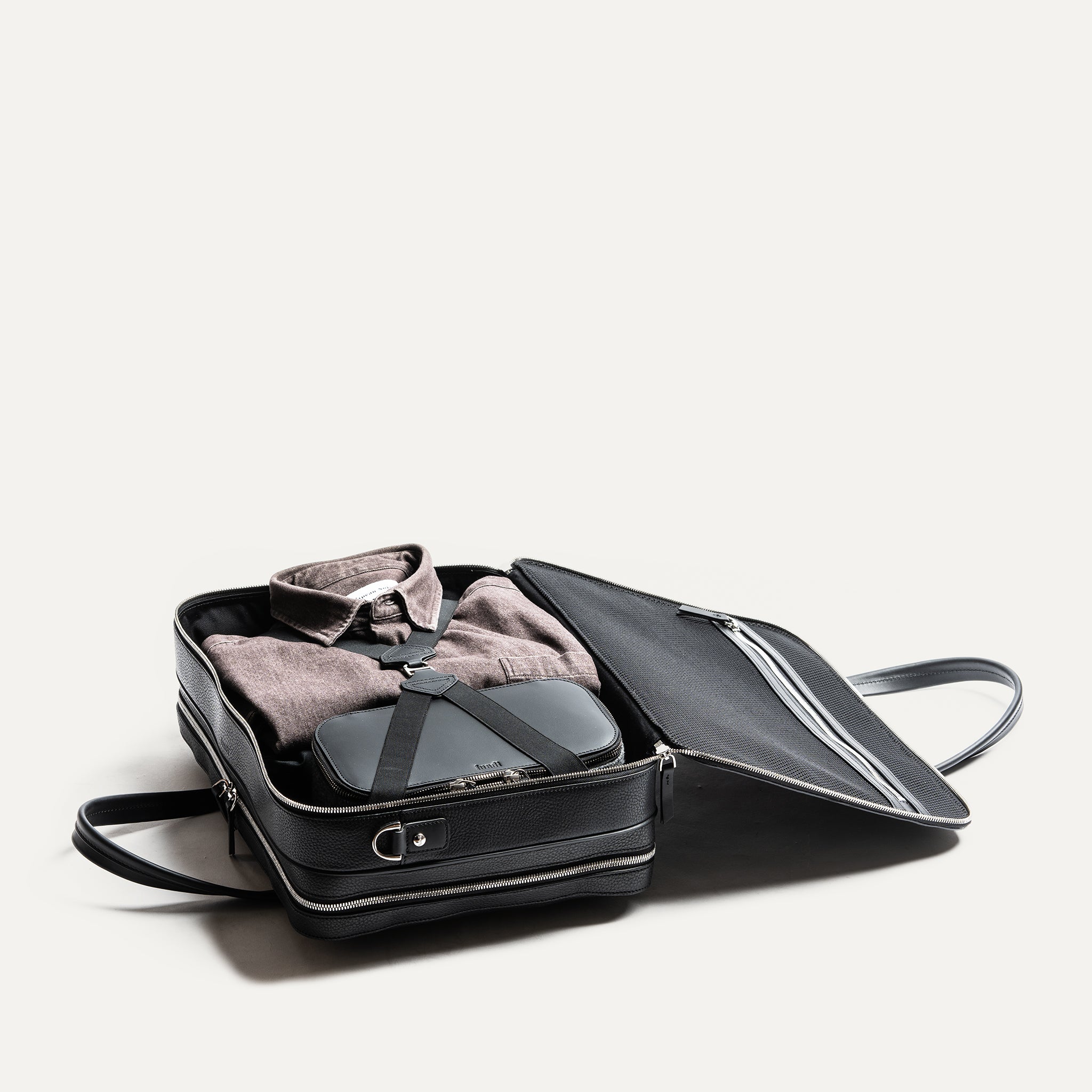 TILIO II - Black | lundi 36 hour laptop bag in full grained leather
