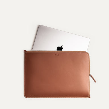 dbramante1928 ﻿Paris+ Sleeve - Pochette ordinateur 14 pouces - Cuir  véritable - MacBook Pro 14 pouces - Sand Dune