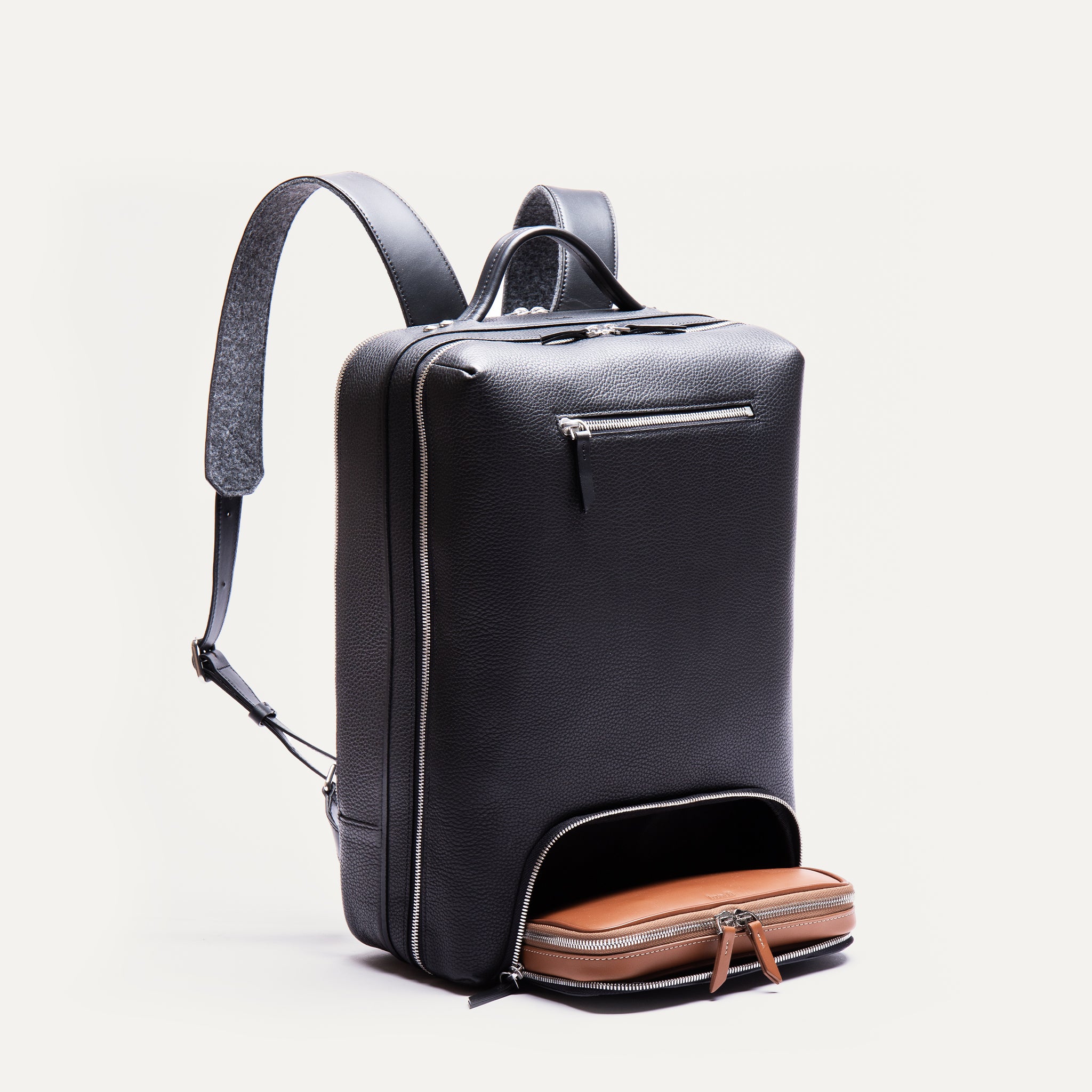 GASPARD, Black | lundi 36-hour Backpack in grained leather