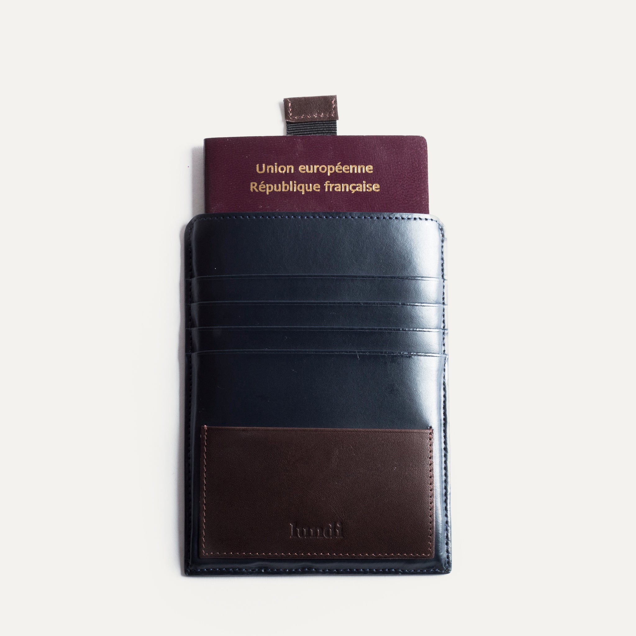 lundi leather Passport Wallet | FLETCHER Navy